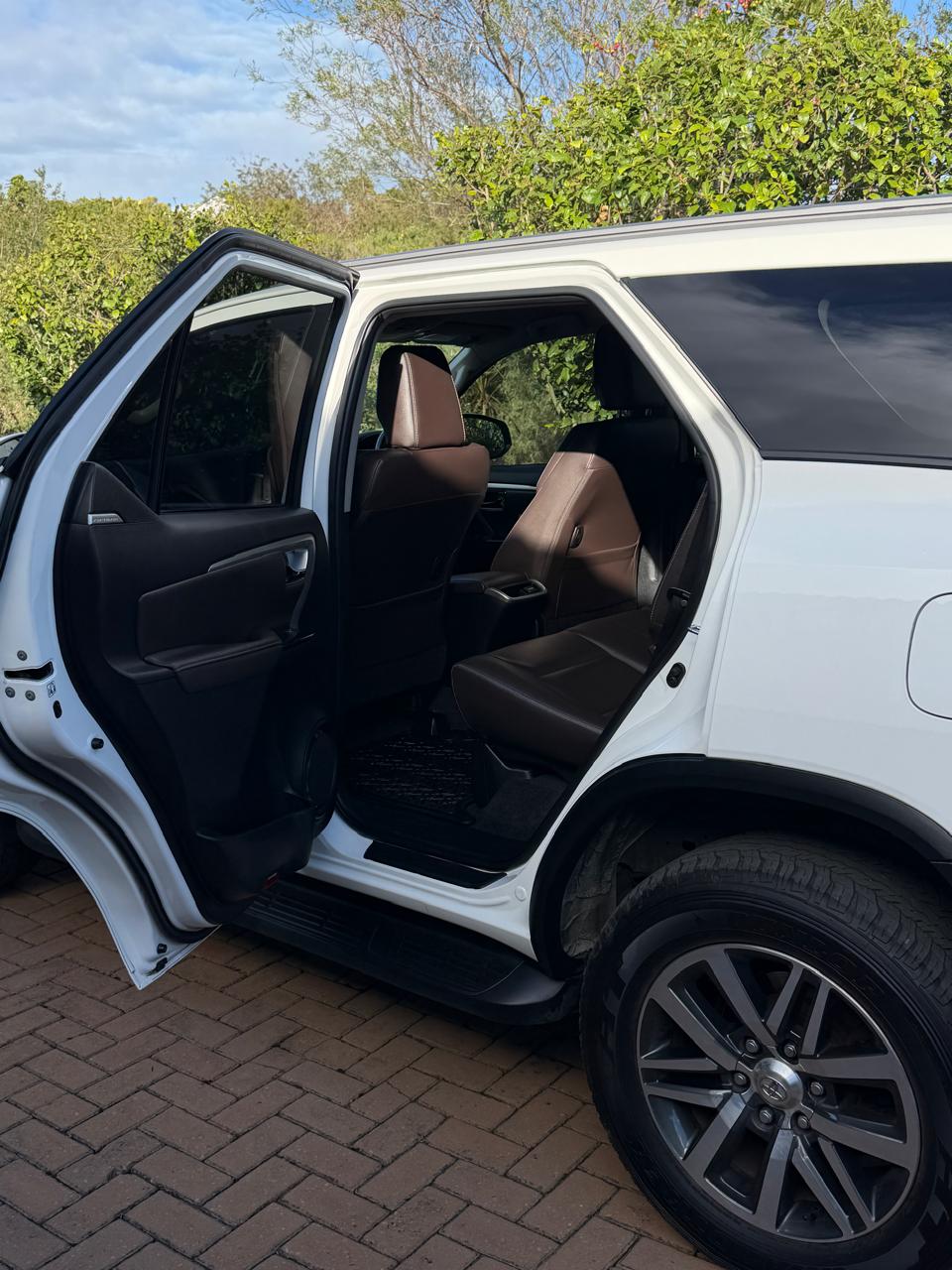 Private transfer with Maxim’s Cabs